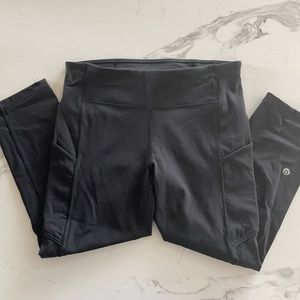Lululemon Speed Up Crop 21”, Size 8